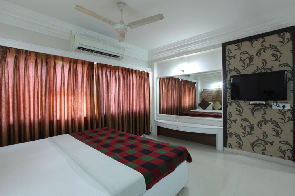Hotel Prudent Vadodara Room photo