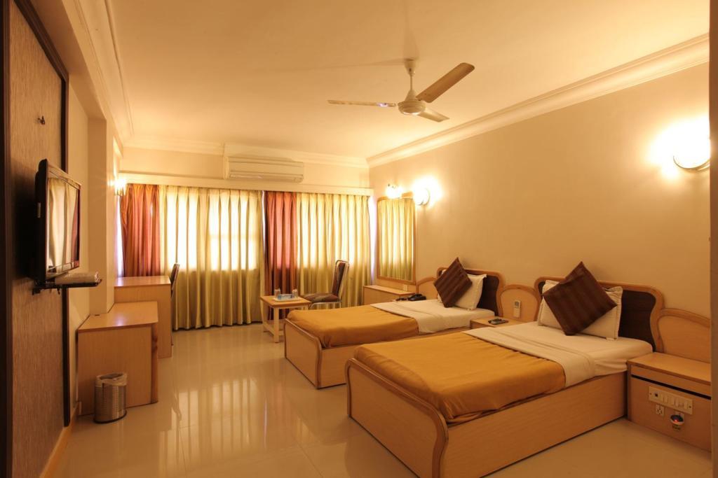 Hotel Prudent Vadodara Room photo