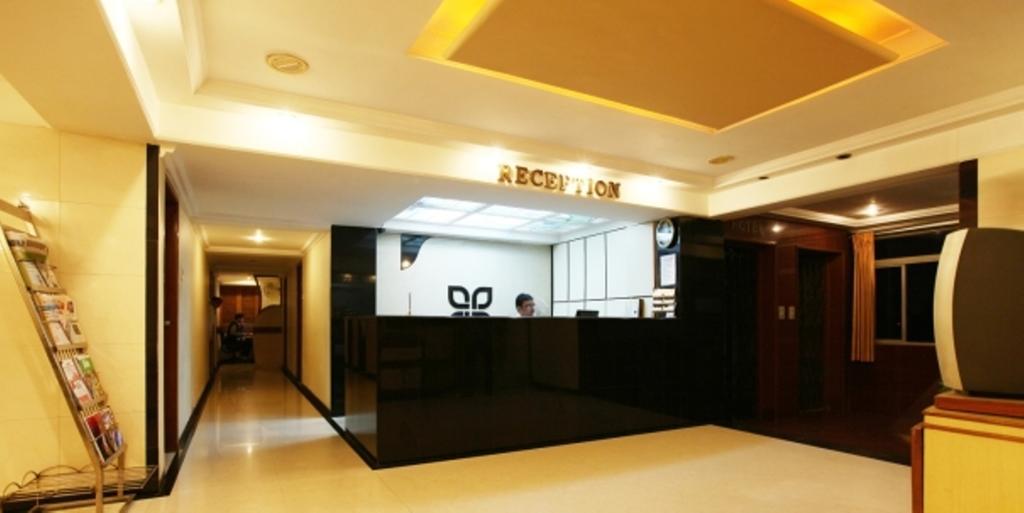 Hotel Prudent Vadodara Exterior photo